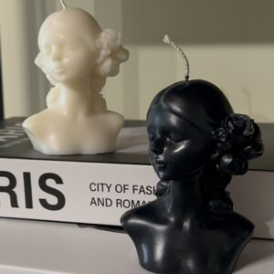 Χειροποίητο αρωματικό κερί κοπέλα με λουλούδια στα μαλλιά