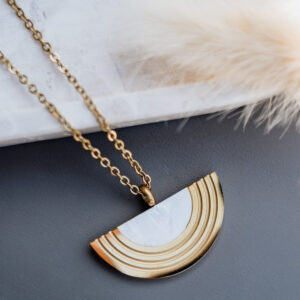 Ατσάλινο χρυσό/λευκό κολιέ σε σχήμα μισοφέγγαρο
