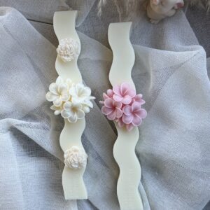 Χειροποίητη Κυματιστή Λαμπάδα με ανάγλυφα λουλούδια